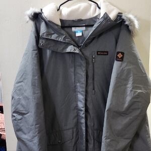 Columbia Women's Suttle Mountain Long Hooded Jacket in Grey